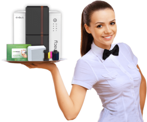 dame met dienblad met Evolis kaartprinter, cardPresso software, blanco plastic kaarten en printlint