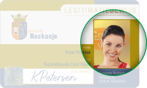 Toezichthouder AWB legitimatie pasje met pasfoto uitgelicht