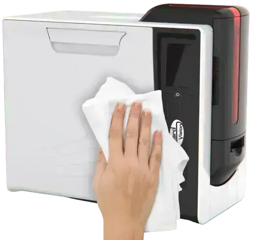 hand met poetsdoek Evolis Agilia retransfer kaartprinter schoonmaken