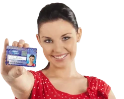 Dame met Card Vision legitimatie in hand
